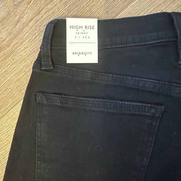 Lucky Brand High Rise Bridgette Ankle Cropped Jeans with Distressed Hem NWT 🖤 - Picture 3 of 5